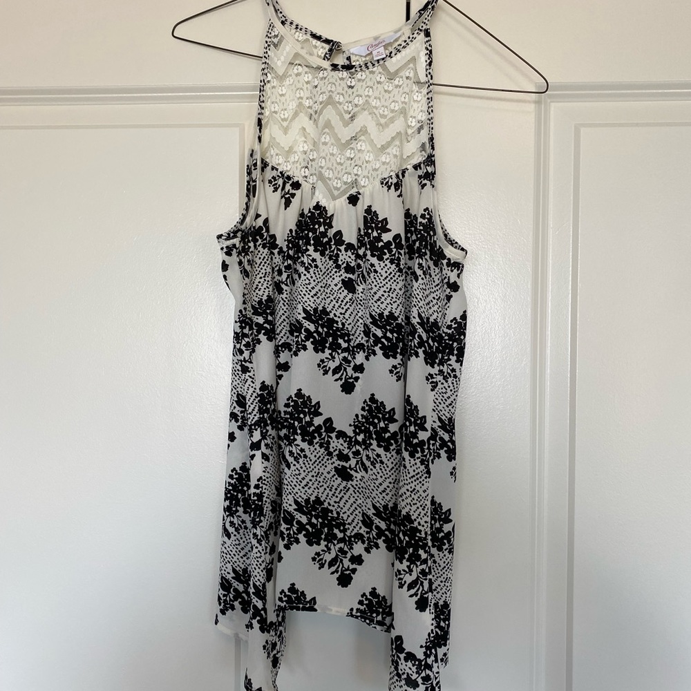 Junior’s Candies Sleeveless Floral Blouse; Black & White; Size Medium